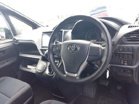 Toyota Noah 7 Seater Passenger Vehicle Taxi Rs 900,000
